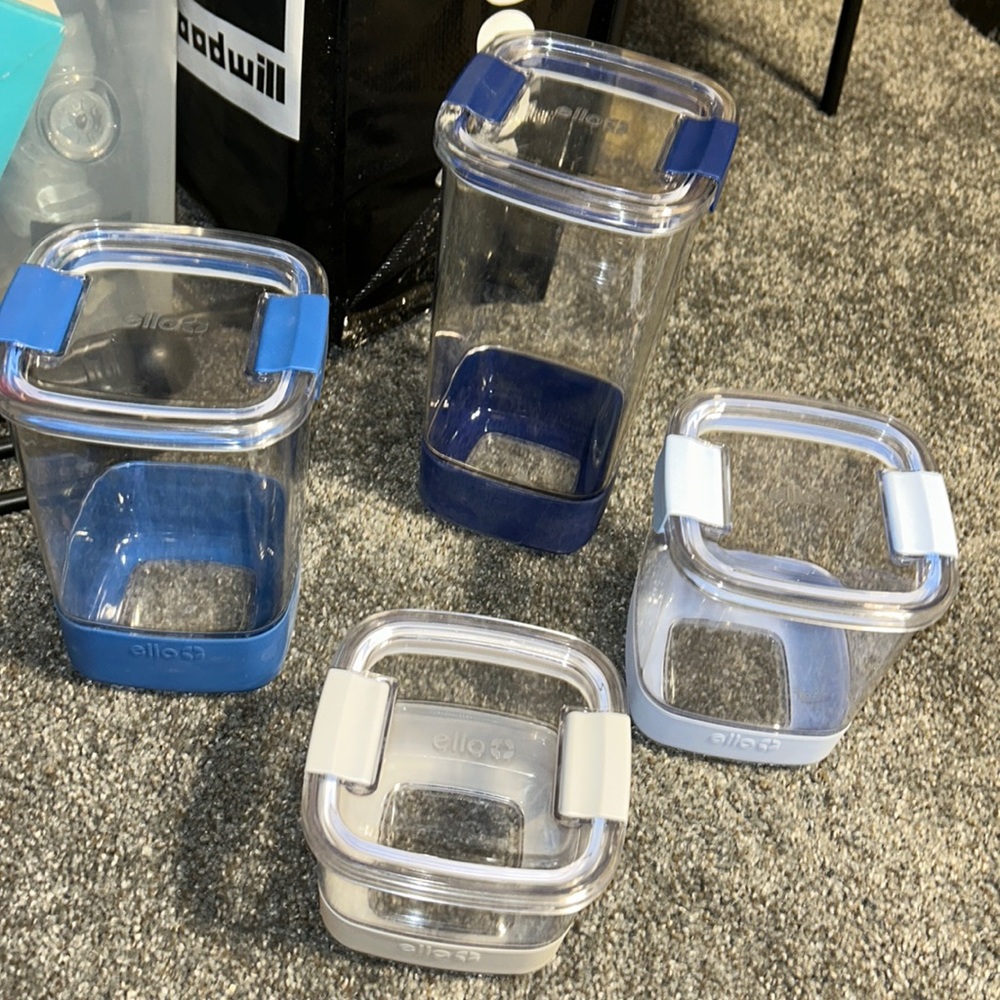 Food storage containers